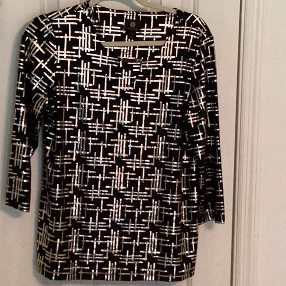 JM Collection Black and Gold Patterned Key Hole Blouse Sz M